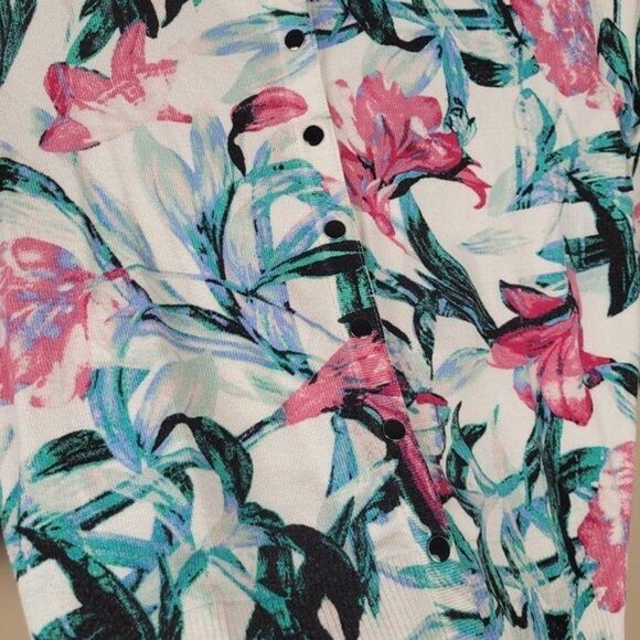 White House Black Market Size XS Floral Snap Button Cardigan White Pink Green - Picture 7 of 9